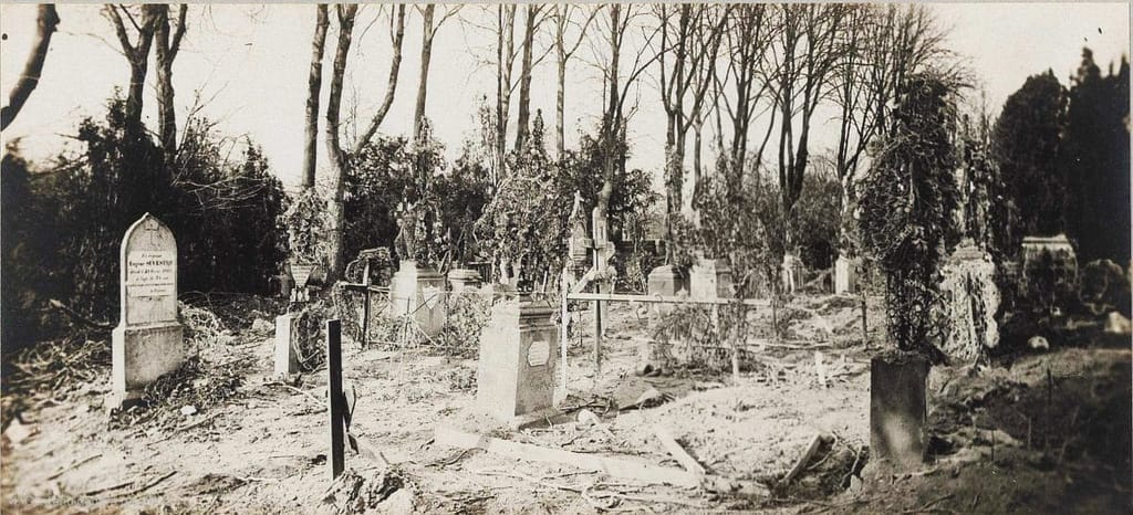 Cimetière civil saccagé pendant l'occupation allemande — deuil sous occupation dans le nord de la France