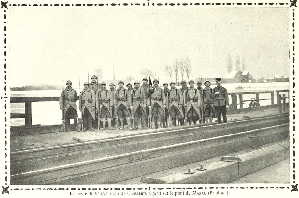 Le poste du 9e bataillon de chasseurs à pied sur le pont de Maxau, dans le Palatinat, fin 1918