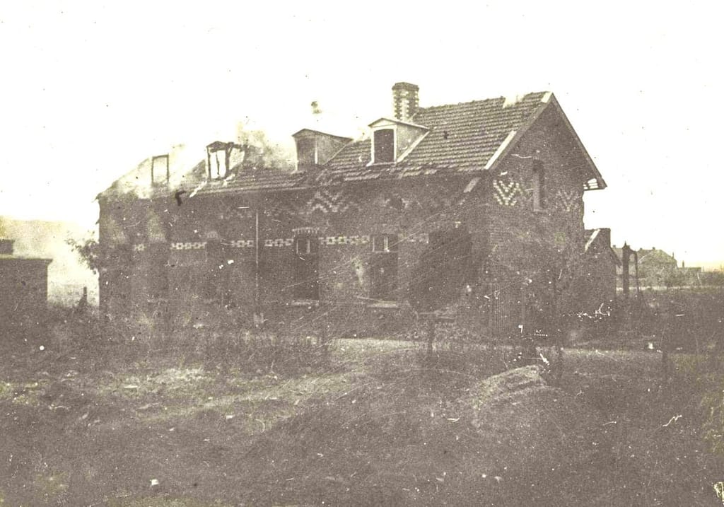 Atrocités allemandes 1914 — maison incendiée à Loos-en-Gohelle