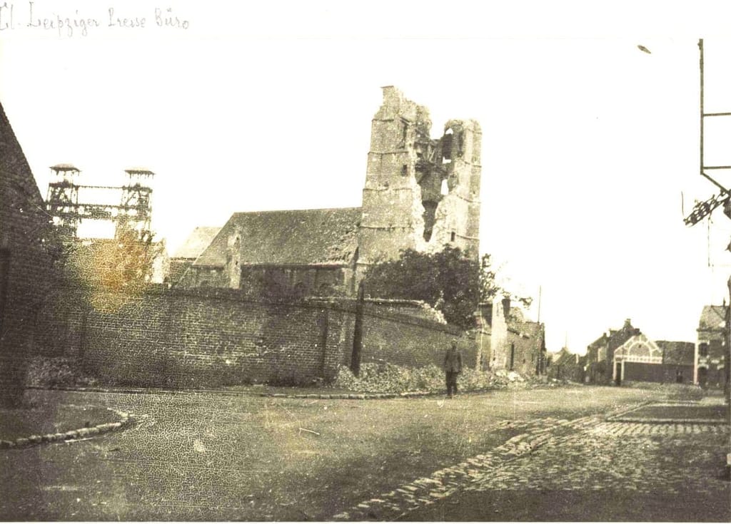 Photographie de l'église Saint-Vaast de Loos-en-Gohelle en ruines, illustrant ce Témoignage occupation 1914.