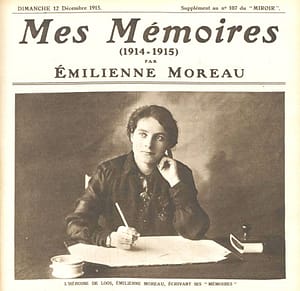 Portrait d'Émilienne Moreau jeune fille dans la guerre rédigeant ses mémoires en 1915