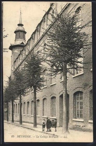Carte postale ancienne du Collège Saint-Vaast à Béthune avant 1914, établissement où l'abbé Paul Decludt enseignait comme prêtre éducateur avant son départ au front comme brancardier-aumônier au 162e R.I.