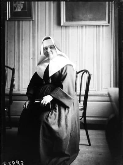 Portrait de Sœur Julie, Amélie Rigard, religieuse hospitalière de Saint-Charles de Nancy, supérieure de l'hospice de Gerbéviller pendant la Première Guerre mondiale