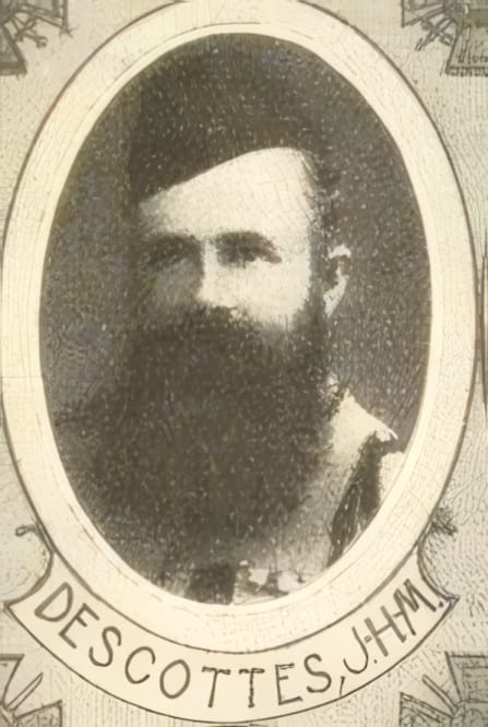 Portrait de DESCOTTES Julien Henri Marie, vicaire, prêtre soldat de la Première Guerre mondiale