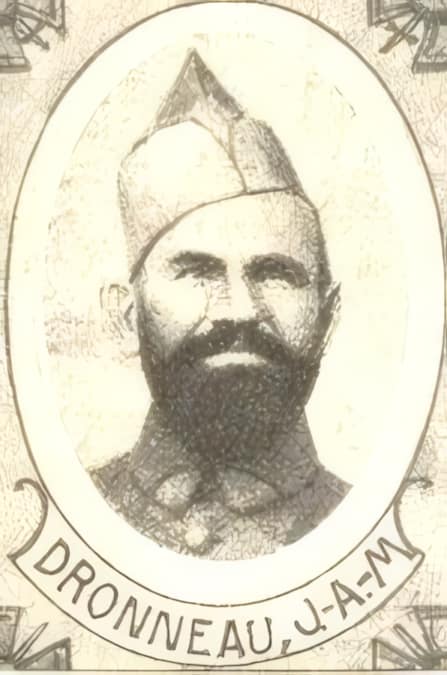 Portrait de DRONNEAU Joseph Auguste Marie, missionnaire à Pondichéry — professeur, prêtre soldat de la Première Guerre mondiale