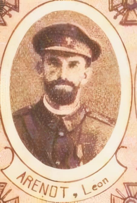 Portrait de Léon-M.-L.-J. Arendt, vicaire du diocèse de Malines, aumônier militaire, Croix de guerre, Livre d'or du Clergé 1914-1918