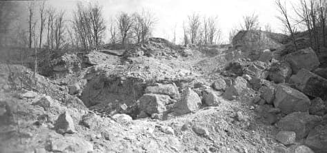Partie avancée du fort de Condé-sur-Aisne, ruinée et bouleversée, détruite par les Allemands avant leur retraite à l'automne 1918.