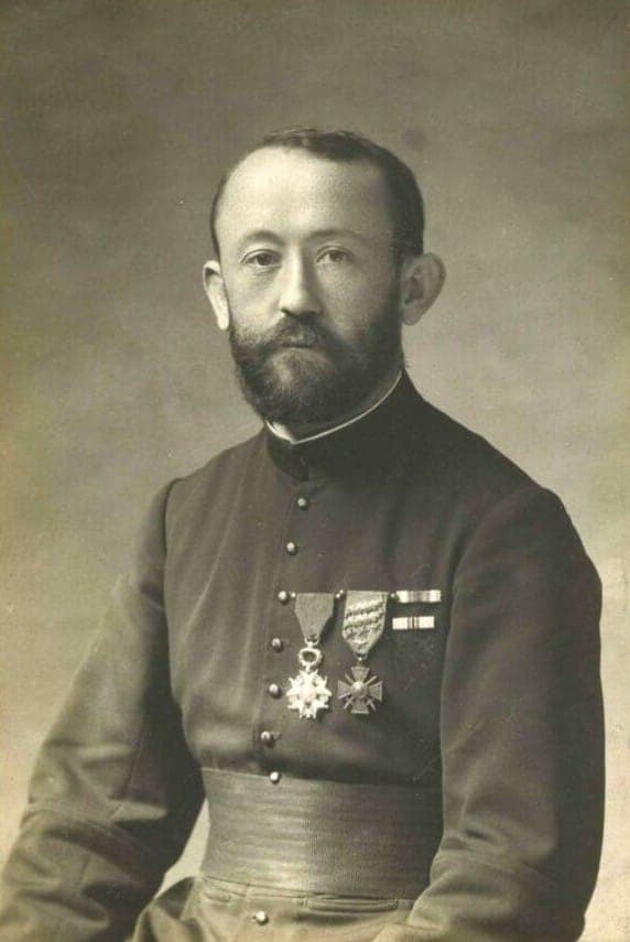 Portrait de Paul Audren en uniforme militaire, missionnaire des Missions Étrangères de Paris, capitaine décoré de la Légion d'honneur et de la Croix de guerre