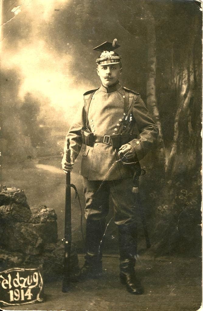Uhlan allemand en uniforme 1914 — portrait d'un cavalier prussien