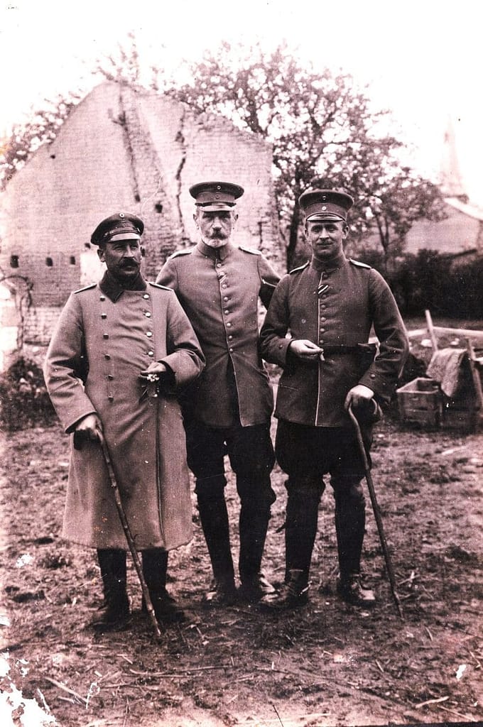 Officiers allemands en territoire occupé, 1914 — cachette occupants 1914