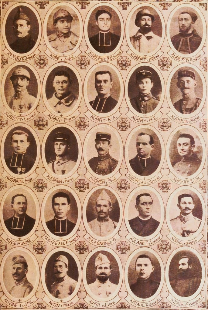 Portraits de prêtres en soutane et en uniforme militaire, planche du tome 1 du Livre d'or du Clergé et des Congrégations 1914-1918