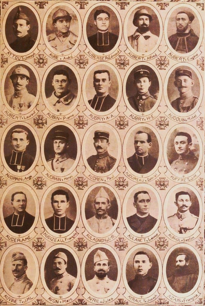 Portraits de prêtres en soutane et en uniforme militaire, planche du tome 1 du Livre d'or du Clergé et des Congrégations 1914-1918