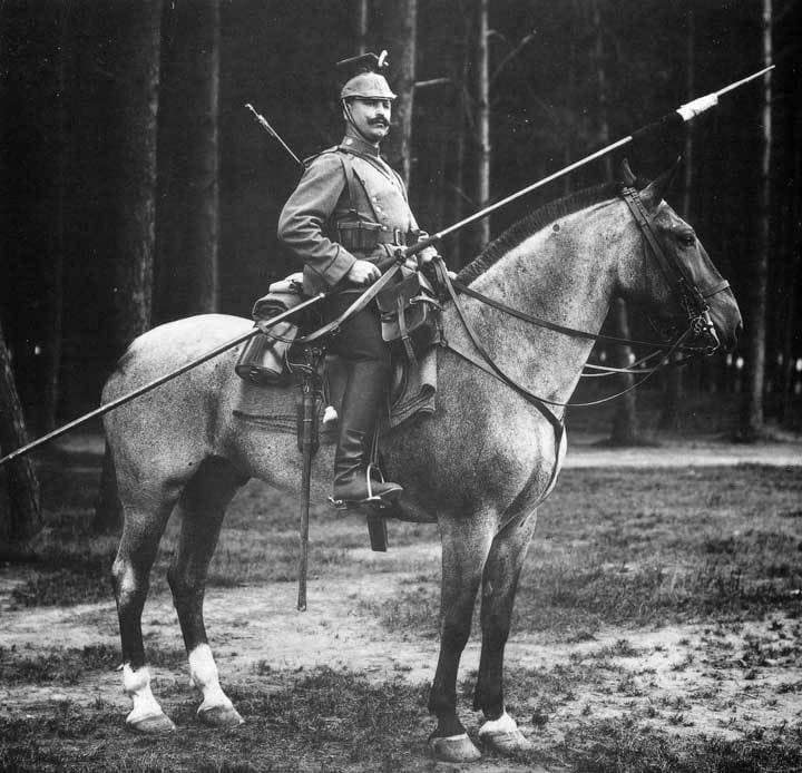 Uhlan allemand à cheval 1914 — cavalerie prussienne lance au poing