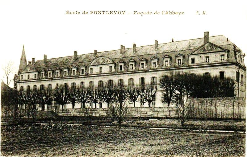 Façade de l'abbaye de Pontlevoy, ancien collège bénédictin reconverti en école, Loir-et-Cher, carte postale ancienne