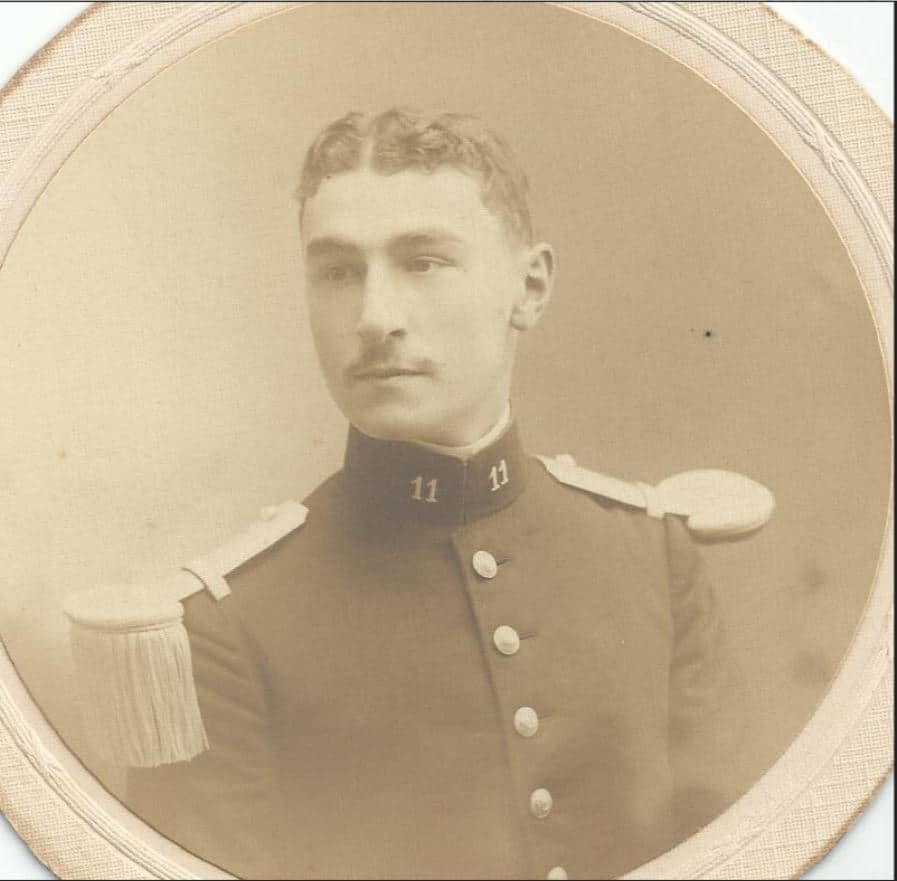 Portrait de Ferdinand Belmont en uniforme militaire avant 1914, capitaine du 11e bataillon de chasseurs alpins mort pour la France en décembre 1915, frère du séminariste Joseph-Régis Belmont